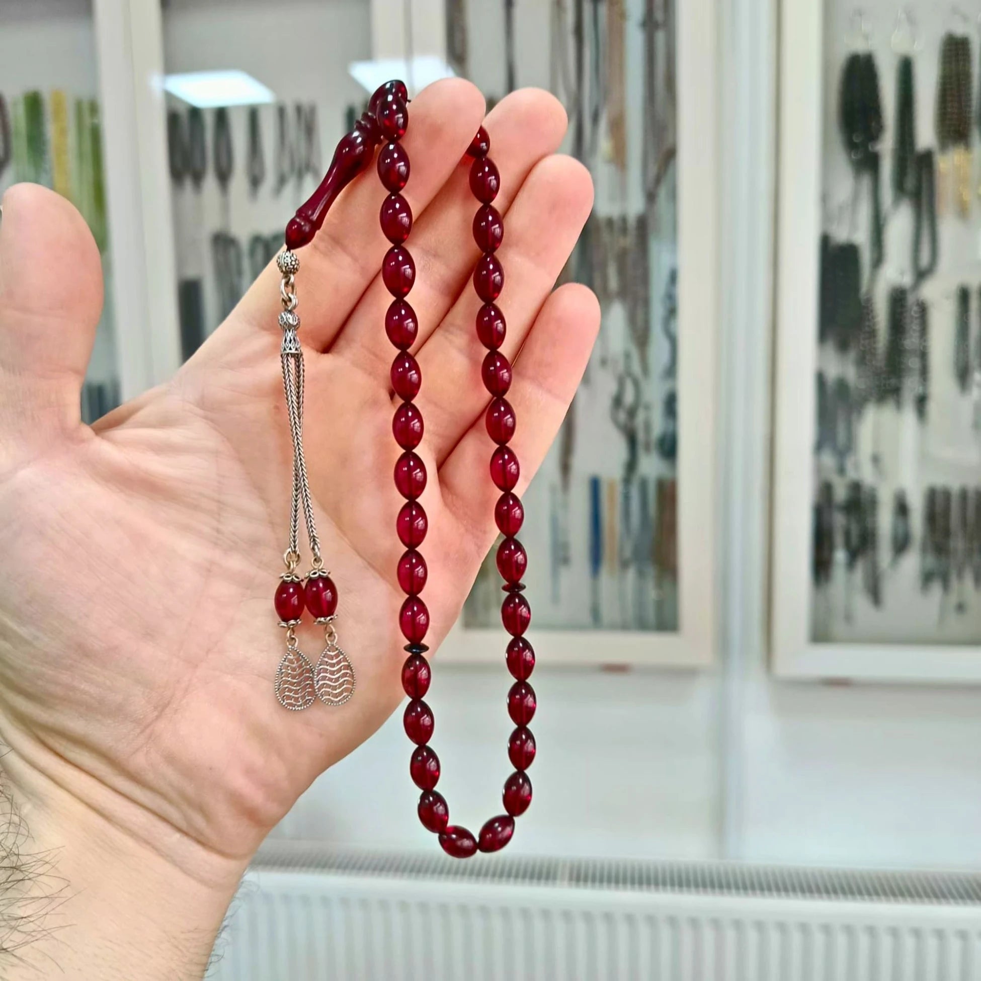 Gümüş Püsküllü Oval Kesim Kırmızı Sıkma Ateş Kehribar Tesbih 7 X 10 mm