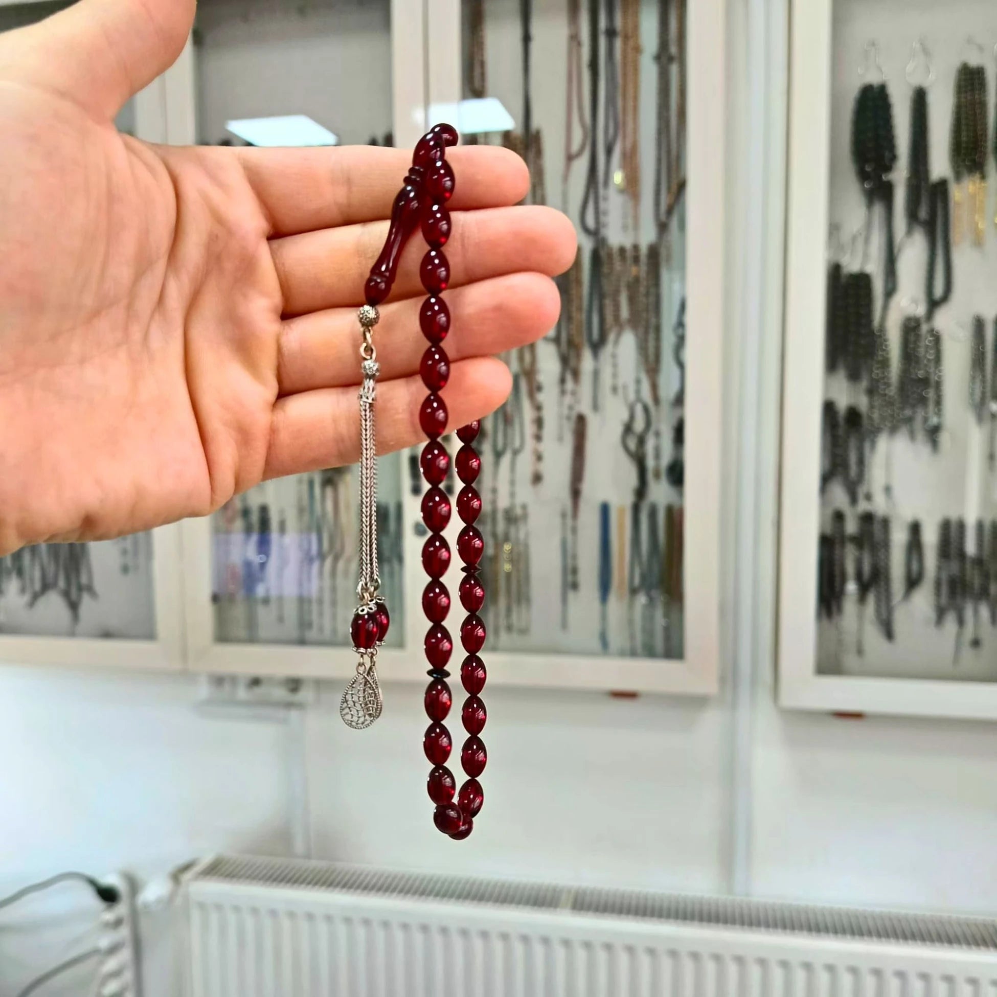 Gümüş Püsküllü Oval Kesim Kırmızı Sıkma Ateş Kehribar Tesbih 7 X 10 mm
